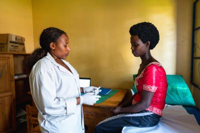 Diane Rutayisire Umuhoza meets patient