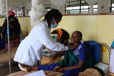 A UGHE student cares for a patient at Butaro District Hospital