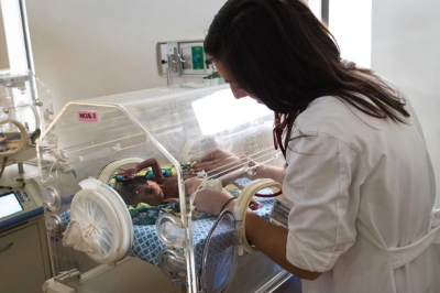 Nicu Doctor in Rwanda with a baby